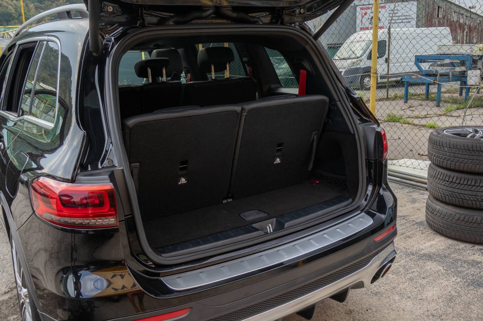 Mercedes-Benz GLB AMG 35 4MATIC A/T -7 MIEST – Obrázok 10