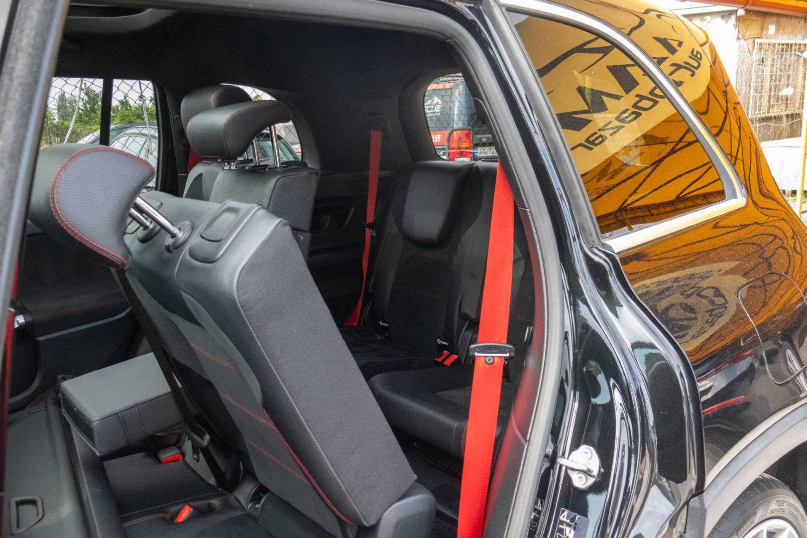 Mercedes-Benz GLB AMG 35 4MATIC A/T -7 MIEST – Obrázok 13