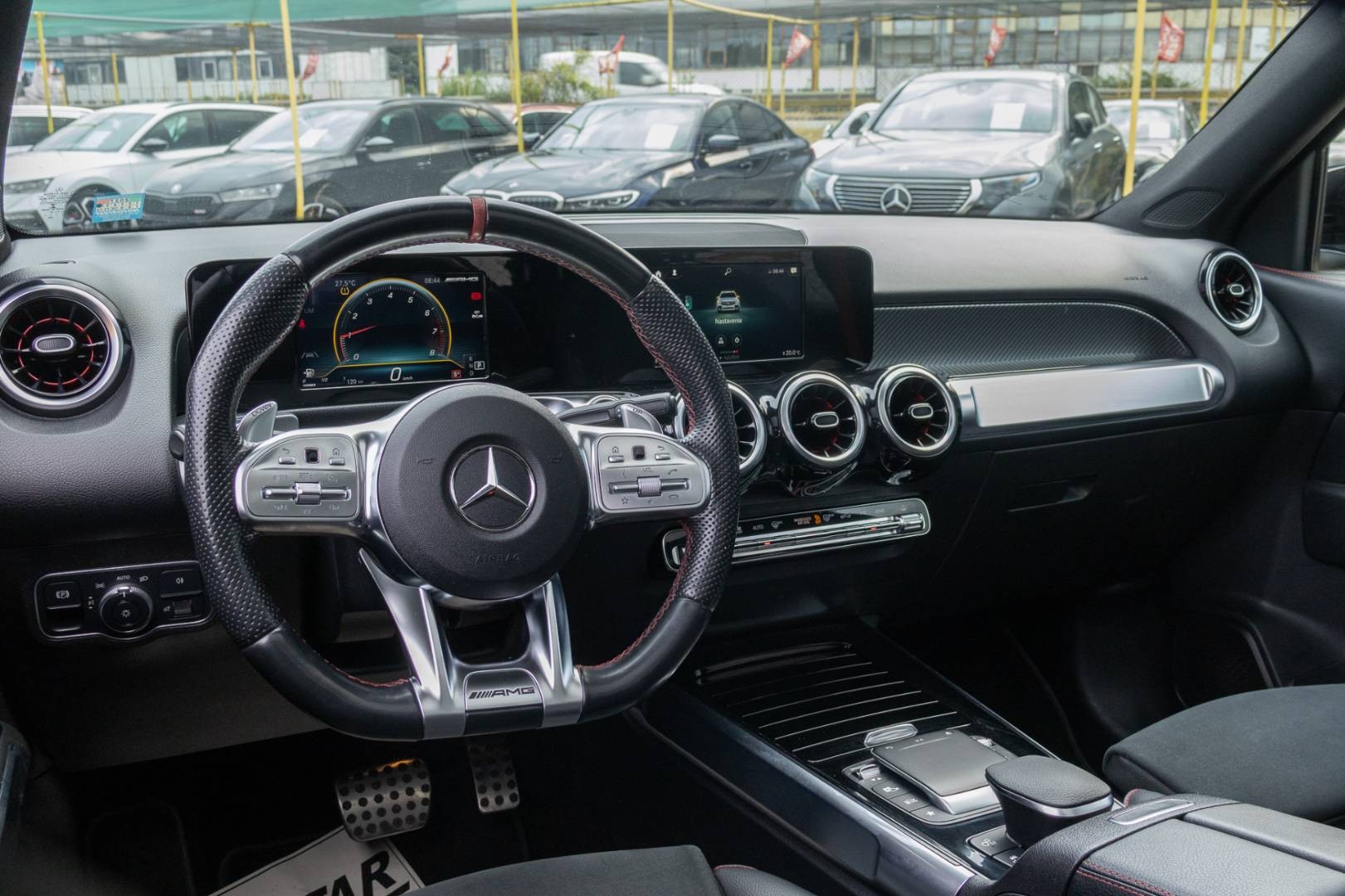Mercedes-Benz GLB AMG 35 4MATIC A/T -7 MIEST – Obrázok 18