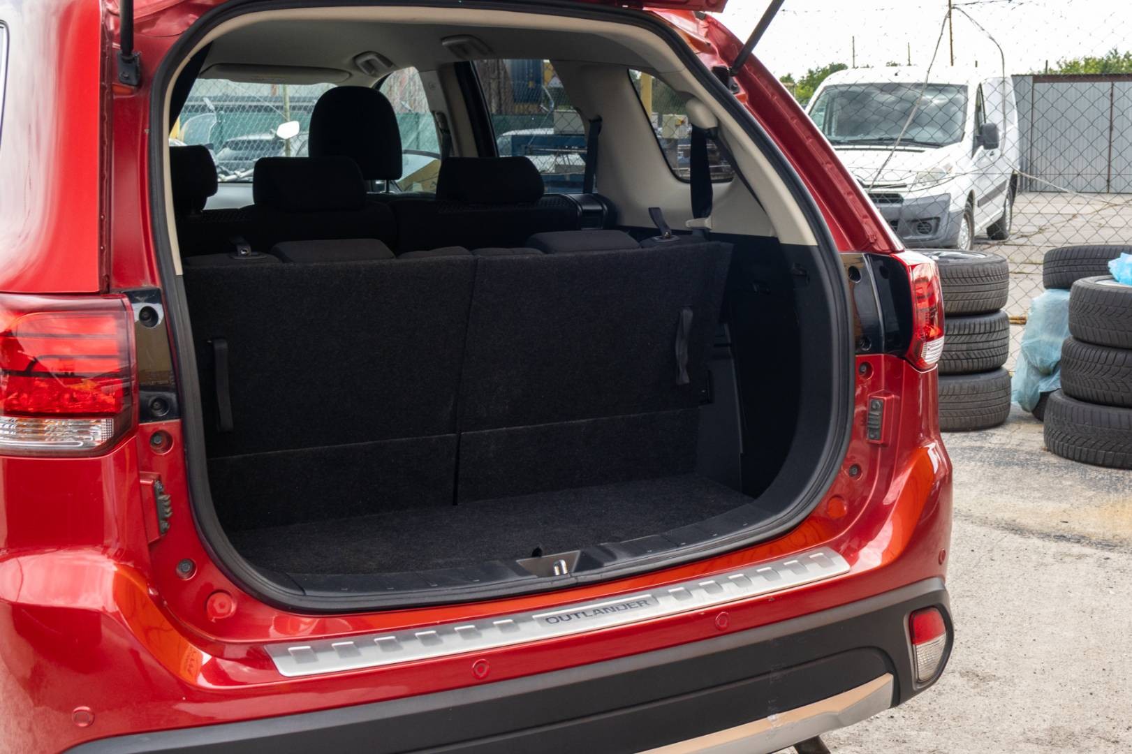 Mitsubishi Outlander 2.0 MIVEC LPG ,A/T, 4x4,7.Miest – Obrázok 9