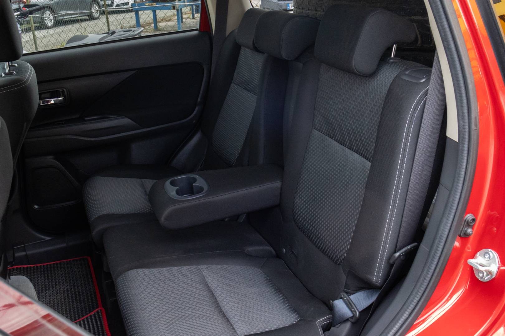 Mitsubishi Outlander 2.0 MIVEC LPG ,A/T, 4x4,7.Miest – Obrázok 12