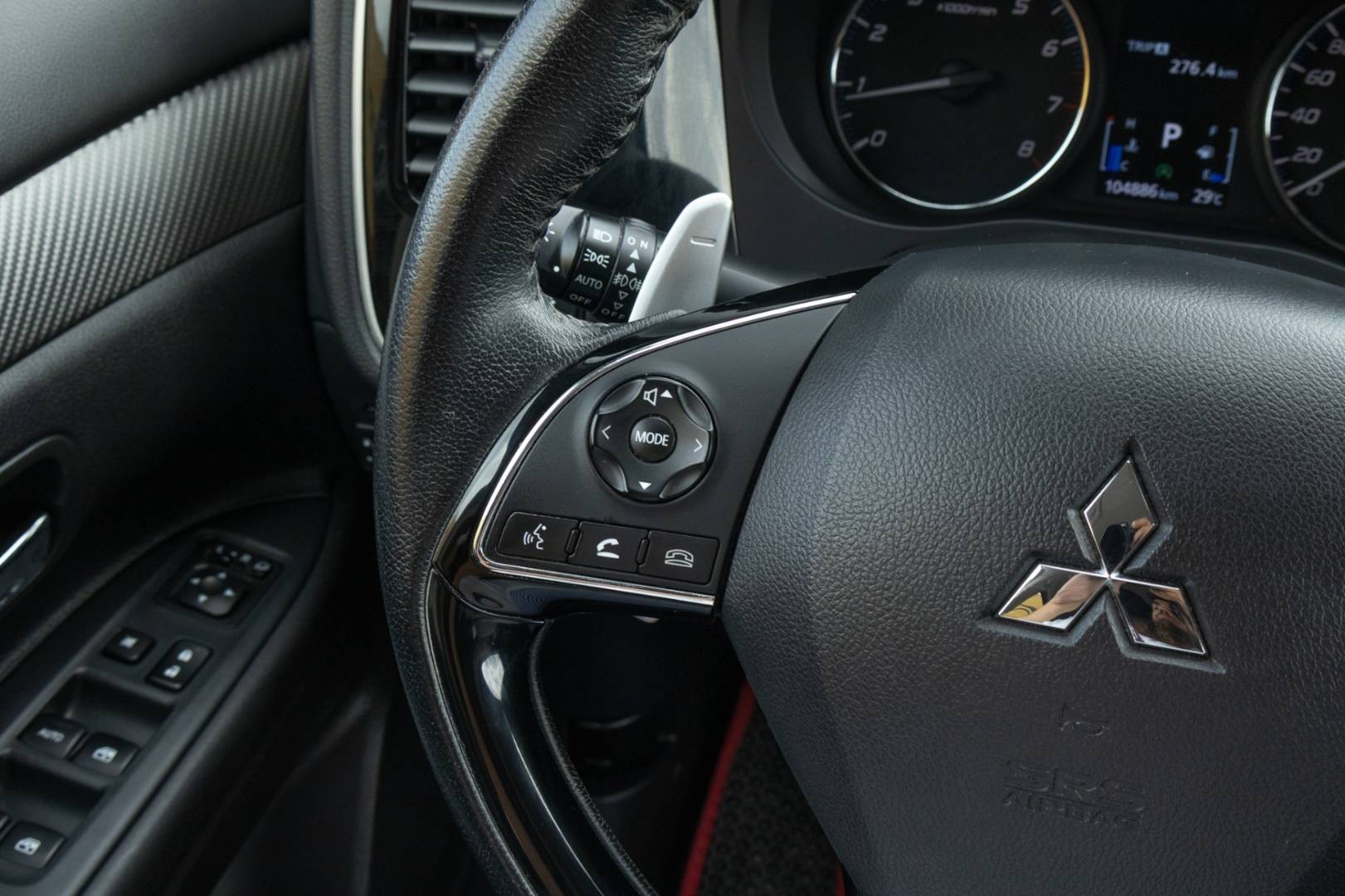 Mitsubishi Outlander 2.0 MIVEC LPG ,A/T, 4x4,7.Miest – Obrázok 15