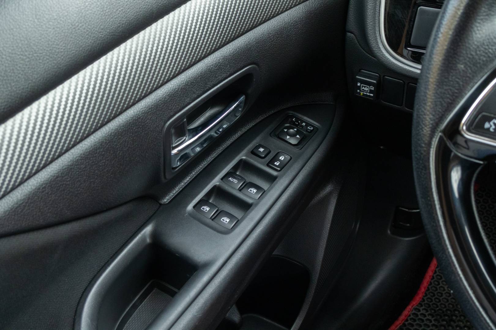 Mitsubishi Outlander 2.0 MIVEC LPG ,A/T, 4x4,7.Miest – Obrázok 21