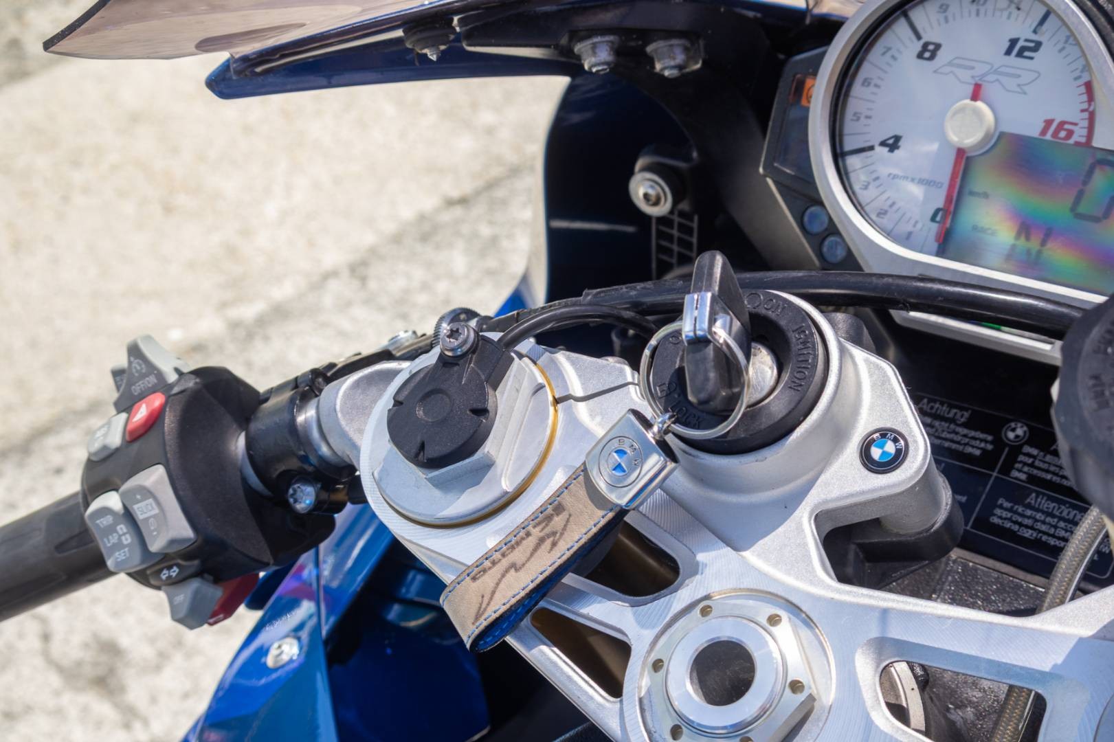BMW S 1000 RR MAX VÝBAVA / PO SERVISE / TRIKOLORA – Obrázok 10