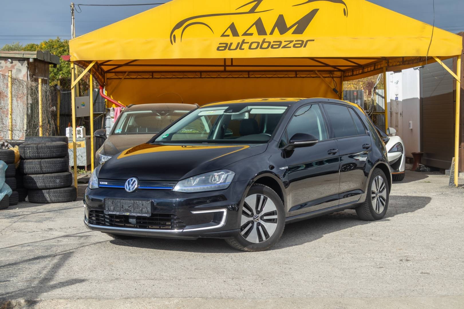 Volkswagen Golf e- DSG Highline -NEHAVAROVANÉ