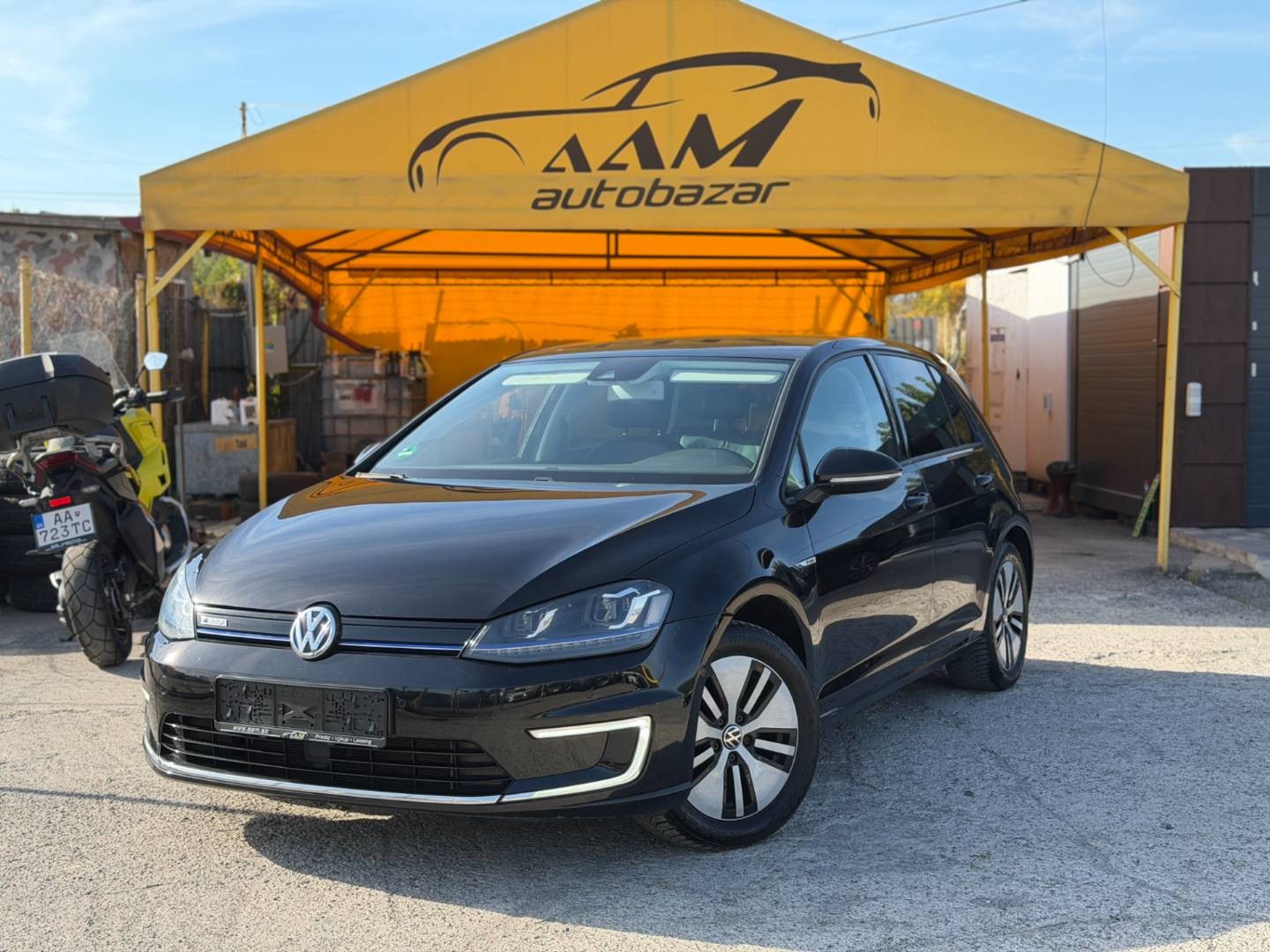 Volkswagen Golf e- DSG Highline -NEHAVAROVANÉ